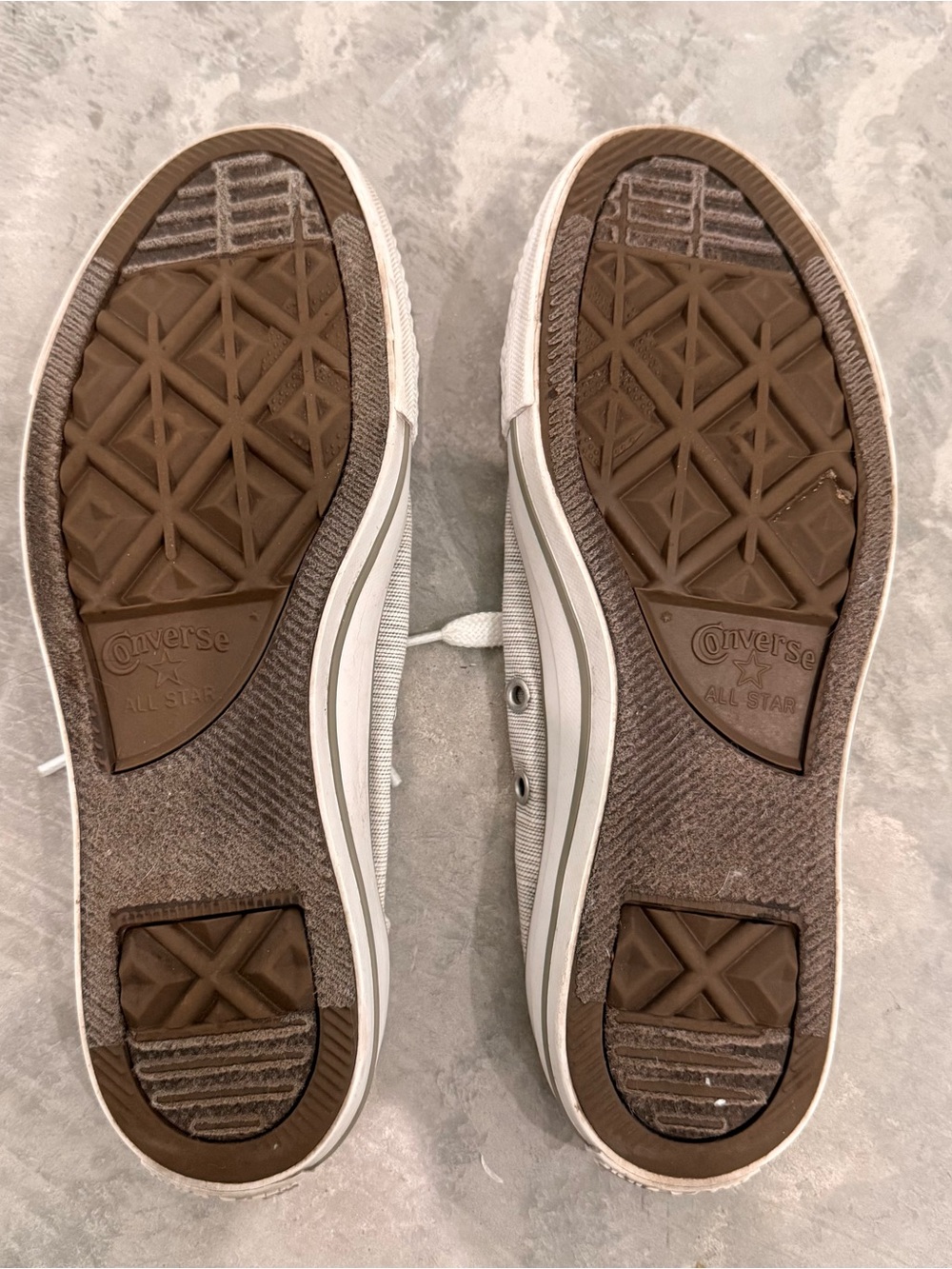 Converse Slip-On Low Top Sneakers in Light Gray and White - Picture 4 of 4